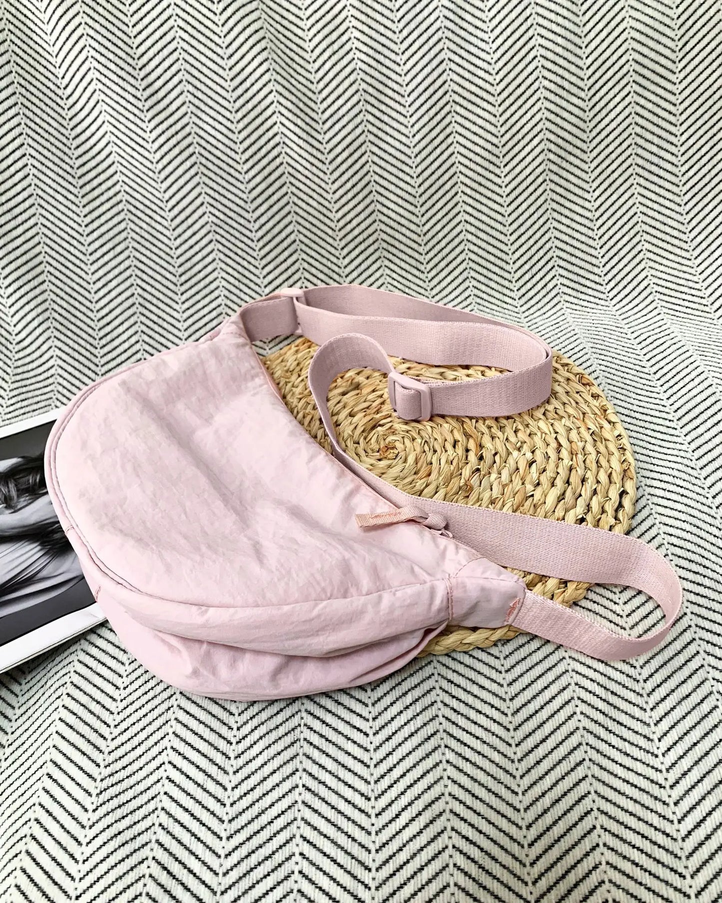 Casual Nylon Hobos Shoulder Bags for Women Lightweight Portable Ladies Crossbody Bag Simple Solid Color Female Handbags Purse Pink