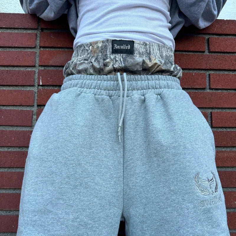 Y2K Trend Sweatpants Camouflage Embroidered Pattern Streetwear Men Women Clothing Retro Camo Baggy Pants Unisex Wide Leg Pants