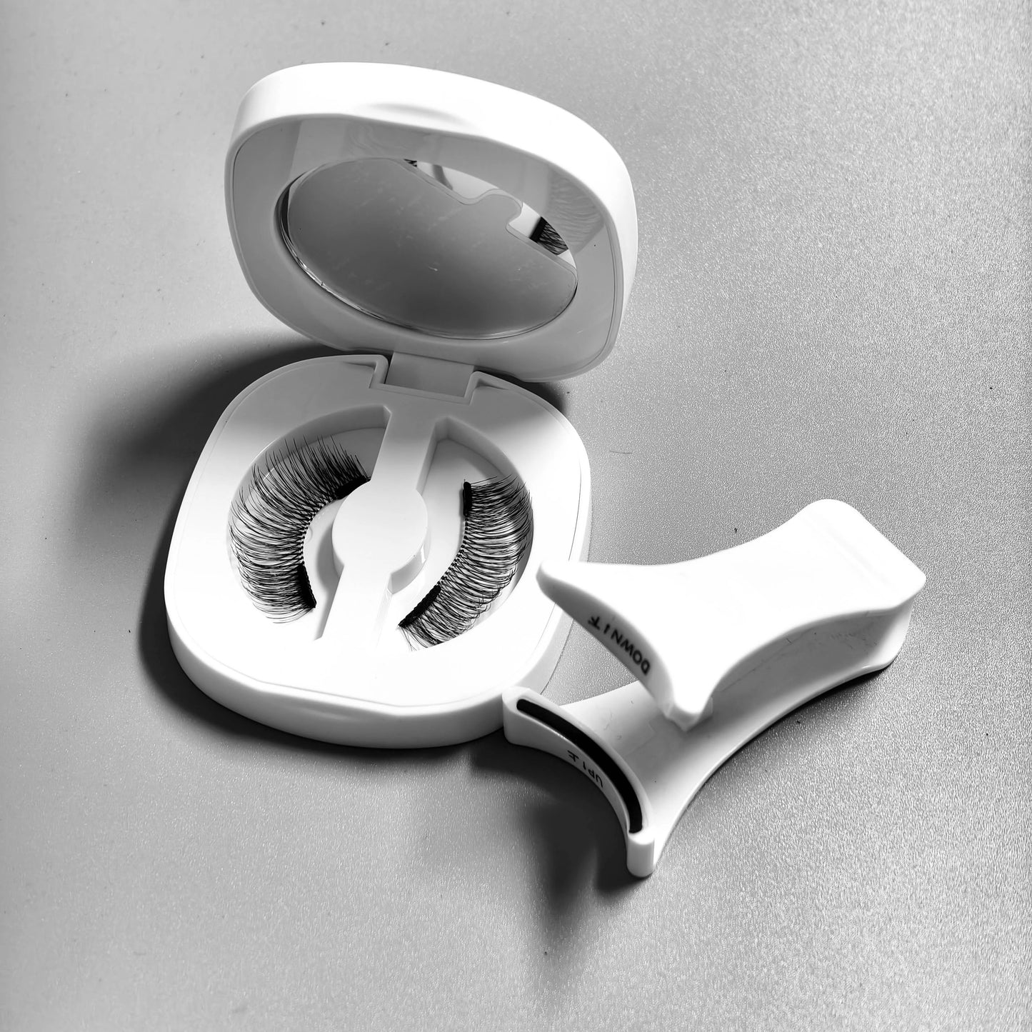 Yiernuo Magnetic false eyelashes integrated box new glue-free false eyelashes kit SD23 CHINA