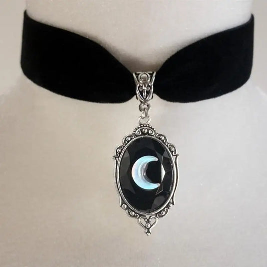 Gothic Moon Cameo Necklace Women Man Fashion Pagan Witch Jewelry Accessories Gift Vintage Black Velvet White Moon Pendant Choker