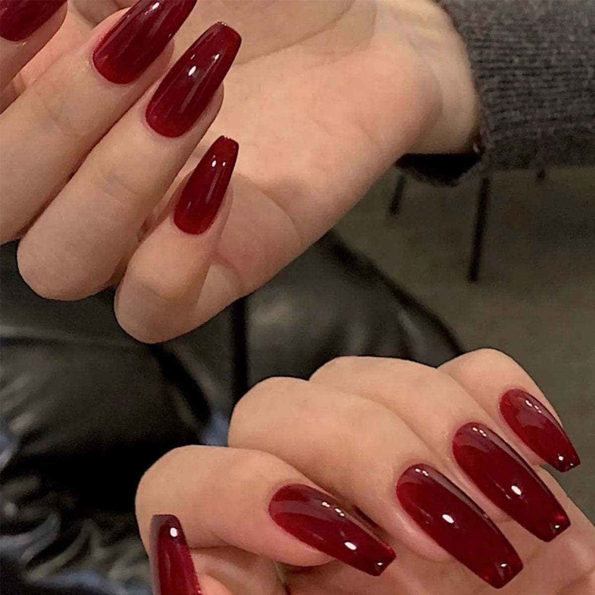 Red Black Gradient Press on Nails Medium Length Coffin Fake Nails with Sticky Tabs Ballerina False Nails Tips for Women 24Pcs Y-12