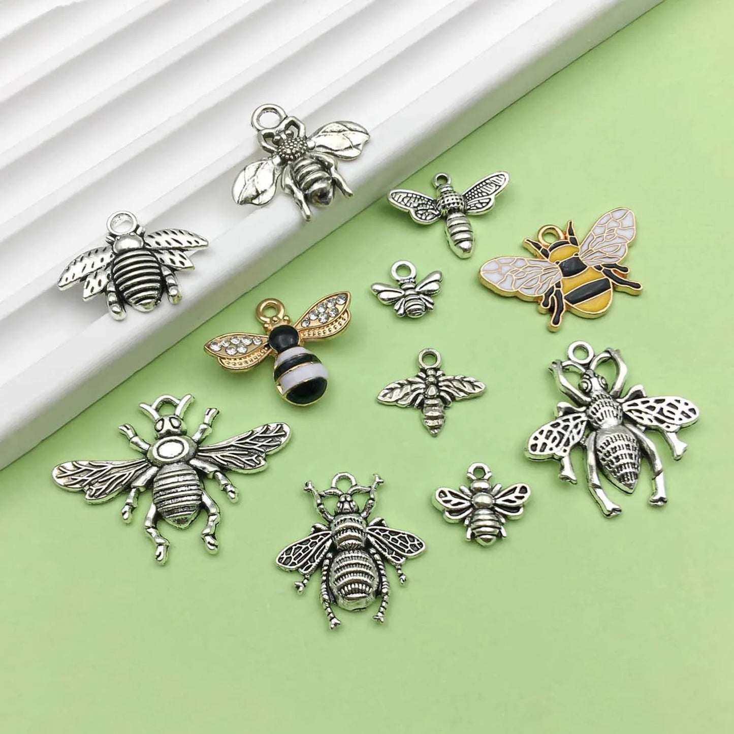 Random 20pcs Alloy Bee Design Charms Vintage Insect Pendants for DIY Bracelet Necklace Jewelry Making Accessories