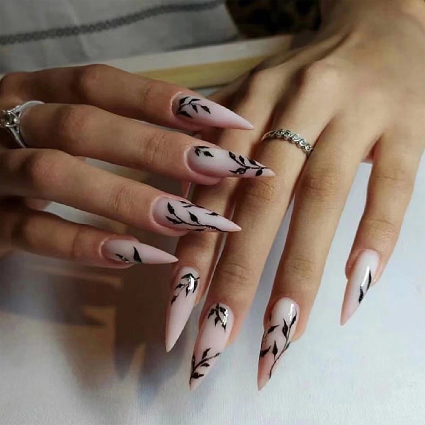 24pcs Glossy Black Fake Nails Set Press On Nail Tips Solid Color Long Stiletto Removable Artificial Nails Decoration Nail Art style6