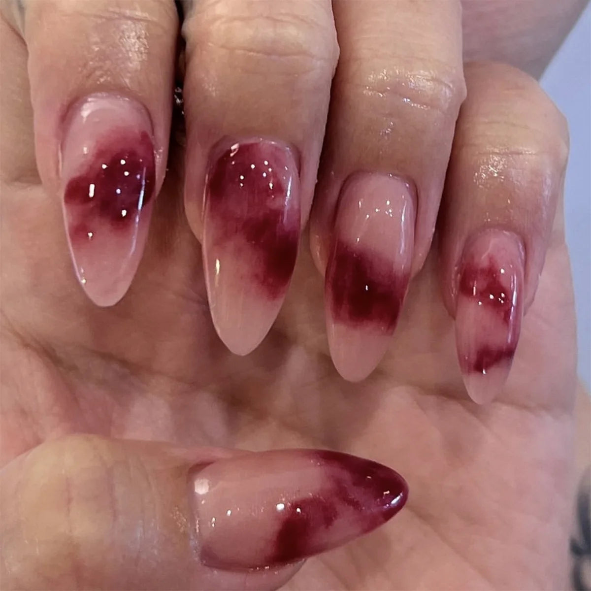Red Black Gradient Press on Nails Medium Length Coffin Fake Nails with Sticky Tabs Ballerina False Nails Tips for Women 24Pcs Y-16