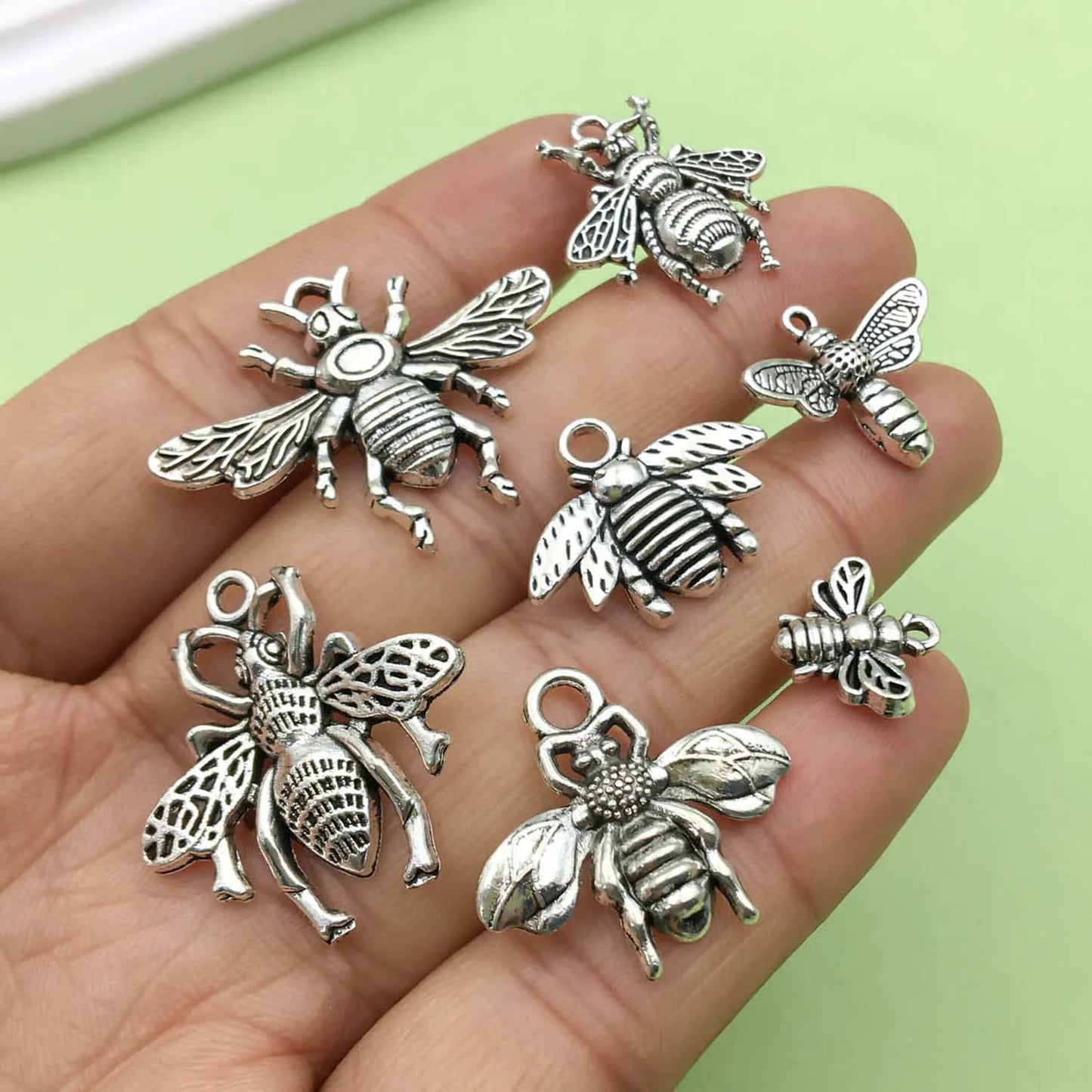 Random 20pcs Alloy Bee Design Charms Vintage Insect Pendants for DIY Bracelet Necklace Jewelry Making Accessories