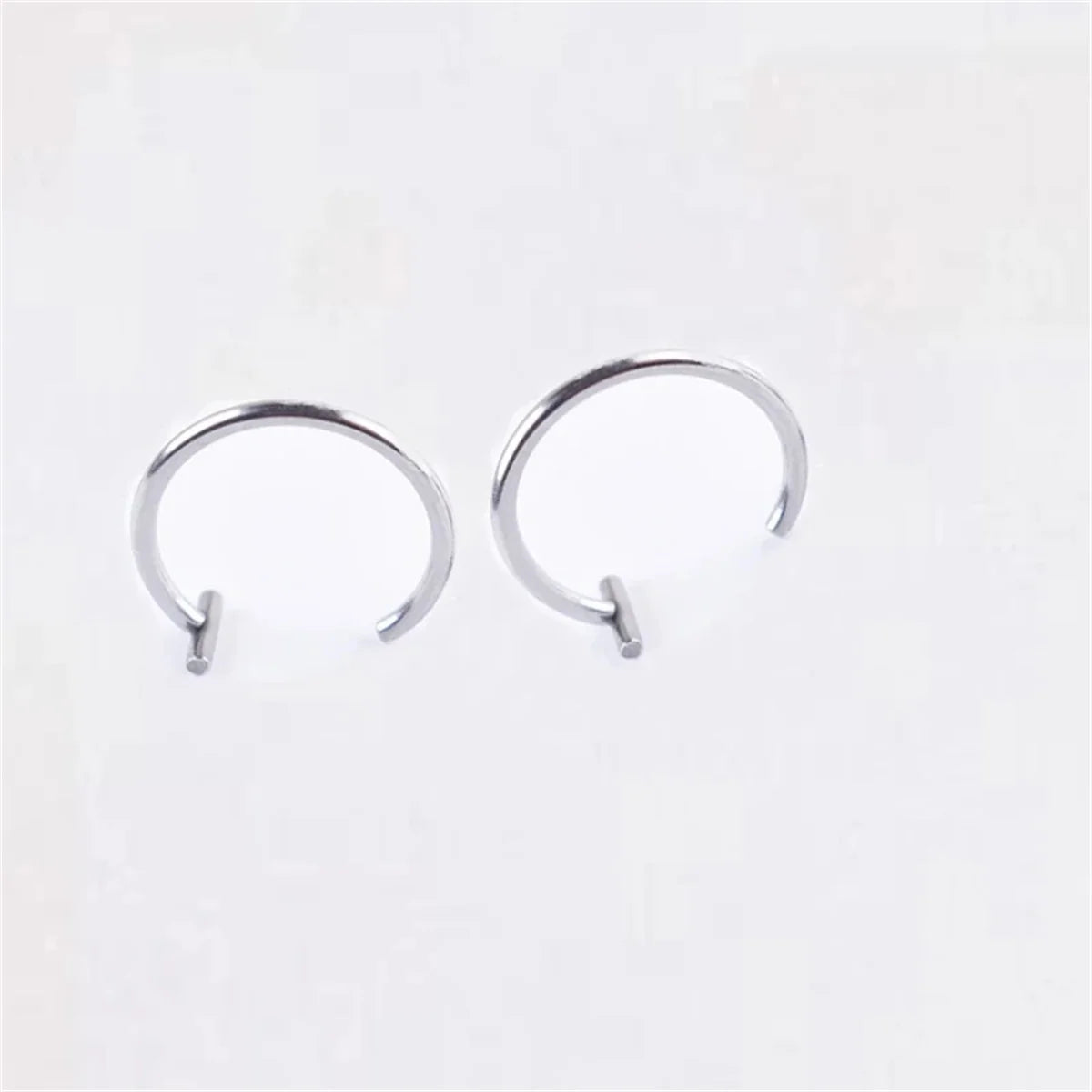 2/4Pcs 18G 316L Stainless Steel Fake Lip Rings for Women Men, Fake Septum Nose Ring Clip On Lip Ring Fake Piercing Jewelry A1-2pcs-Silvery CHINA