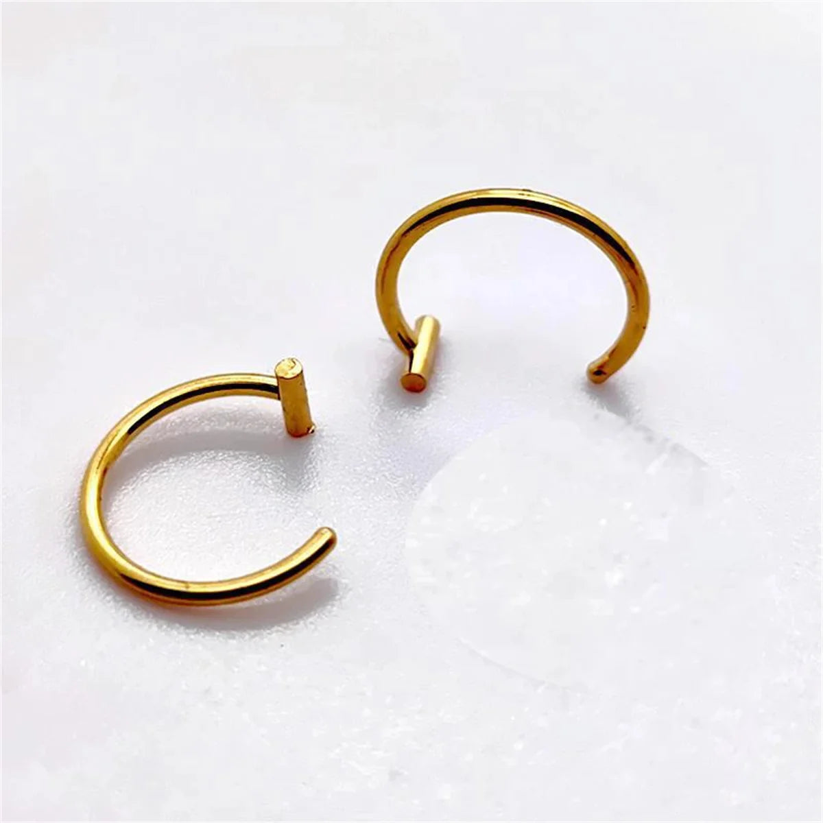 2/4Pcs 18G 316L Stainless Steel Fake Lip Rings for Women Men, Fake Septum Nose Ring Clip On Lip Ring Fake Piercing Jewelry A3-2pcs-Golden CHINA