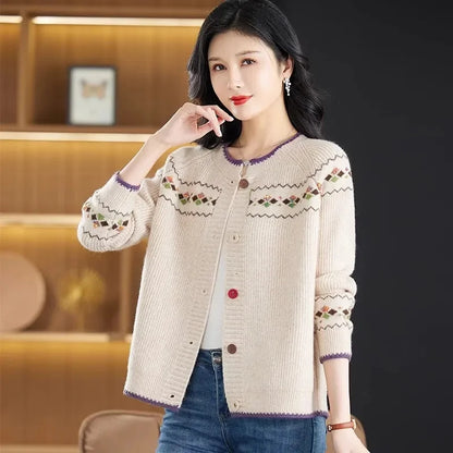 2024 New Sweater Coat Ladies Retro Jacquard Knitwear Cardigan Jacket Early Spring Autumn Western-Style Outerwear Loose Women Top Off white