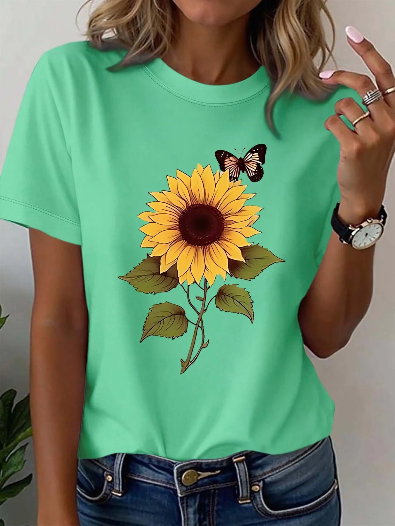 Plus - Size Sunflower & Butterfly Graphic Tee, Short - Sleeve green