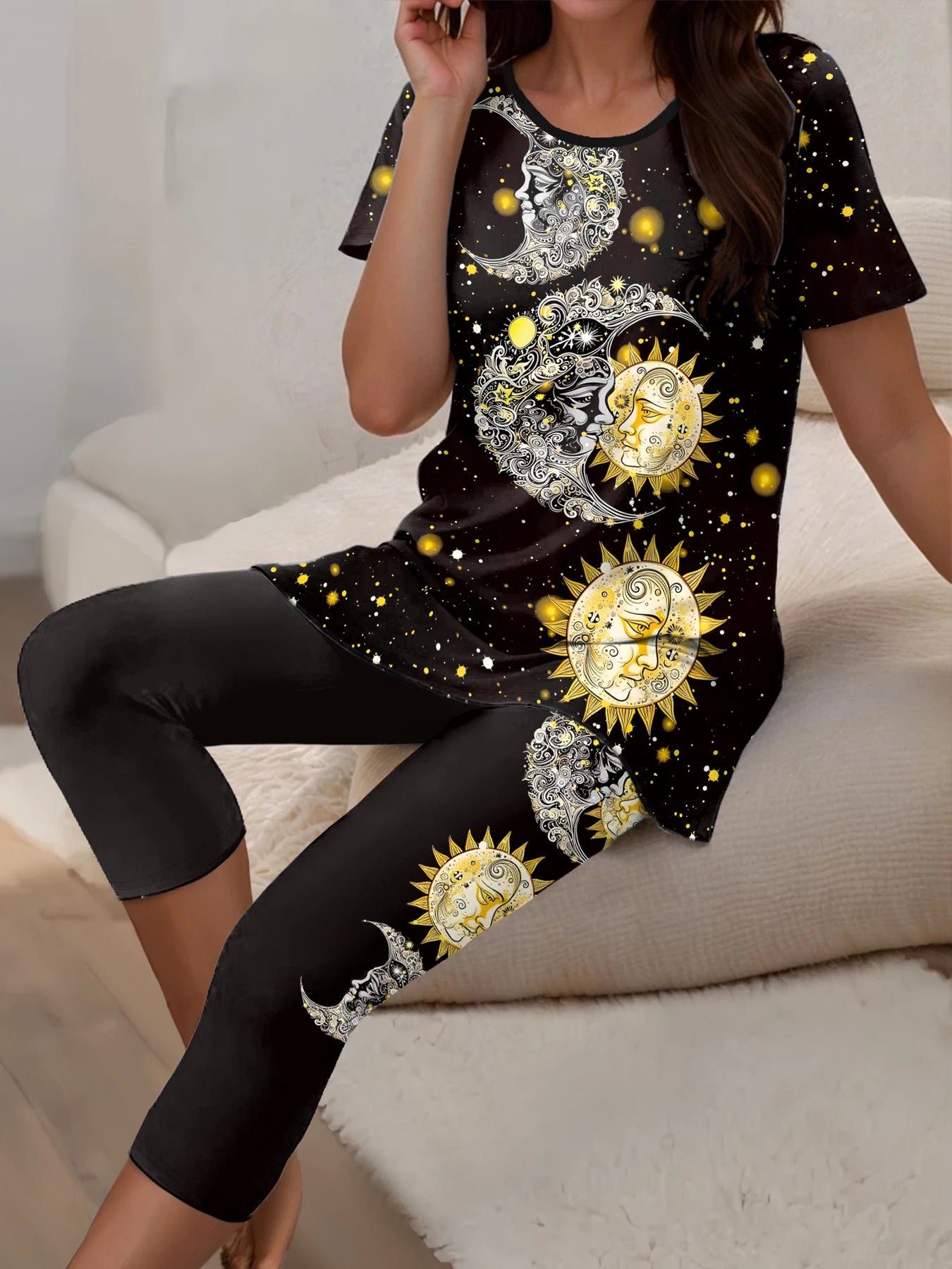 Plus Size Sun & Moon Print Capris Leggings Set, Crew Neck Short Sleeve T-shirt & Capris Leggings, Women's Plus Size Clothing