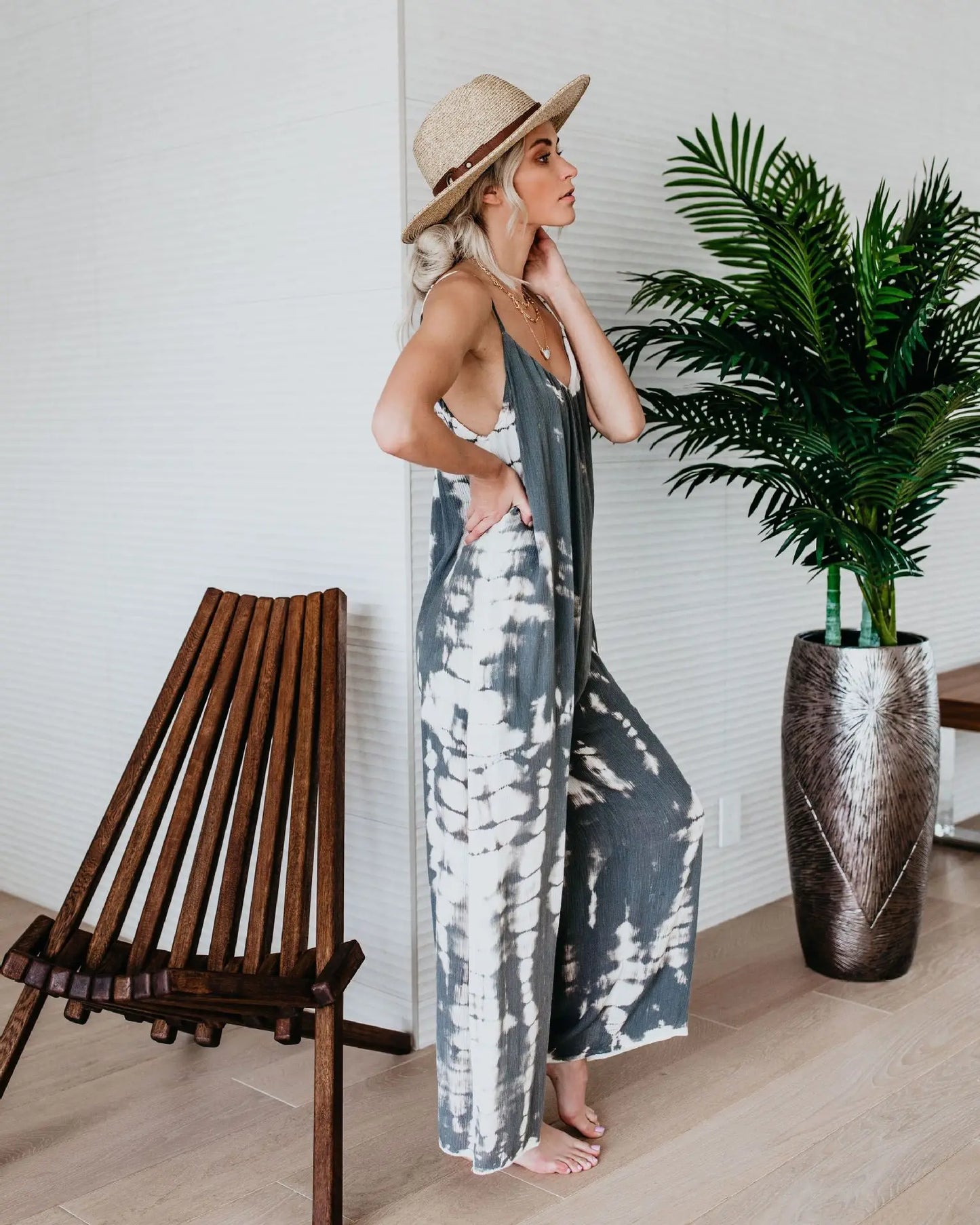 Women's jumpsuit 2023 new women's clothing wholesale Russian European and American suspender sexy wide leg pants Badiee Stylez