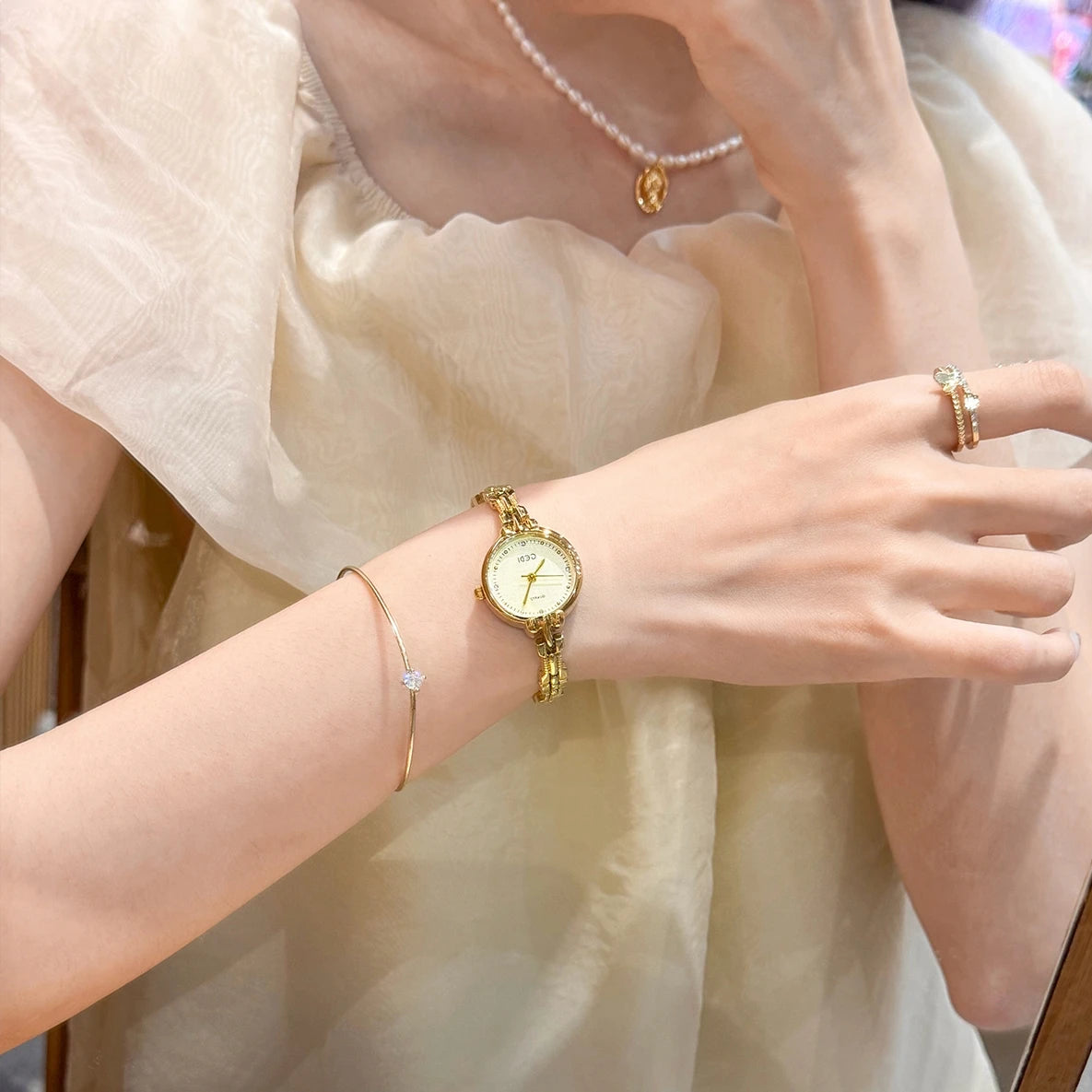 New Elegant Women's Watch Luxury Slim Gold Bracelet Watch Fashion Ladies Quartz Wristwatches Clock Gifts For Woman montre femme