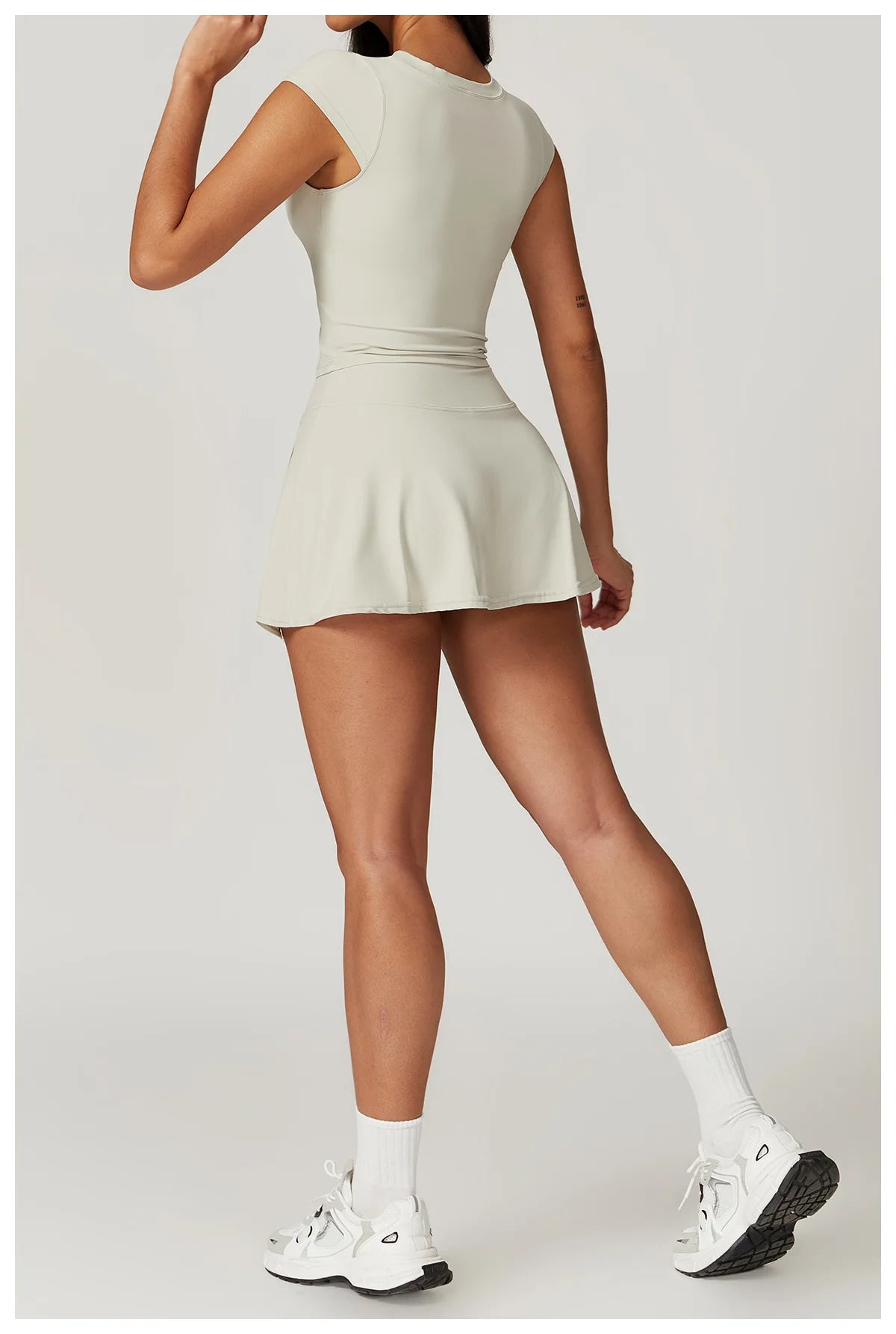 Custom LOGO women's beautiful back tight yoga set quick-drying high waist hip lift running fitness sports skirt 2-piece set