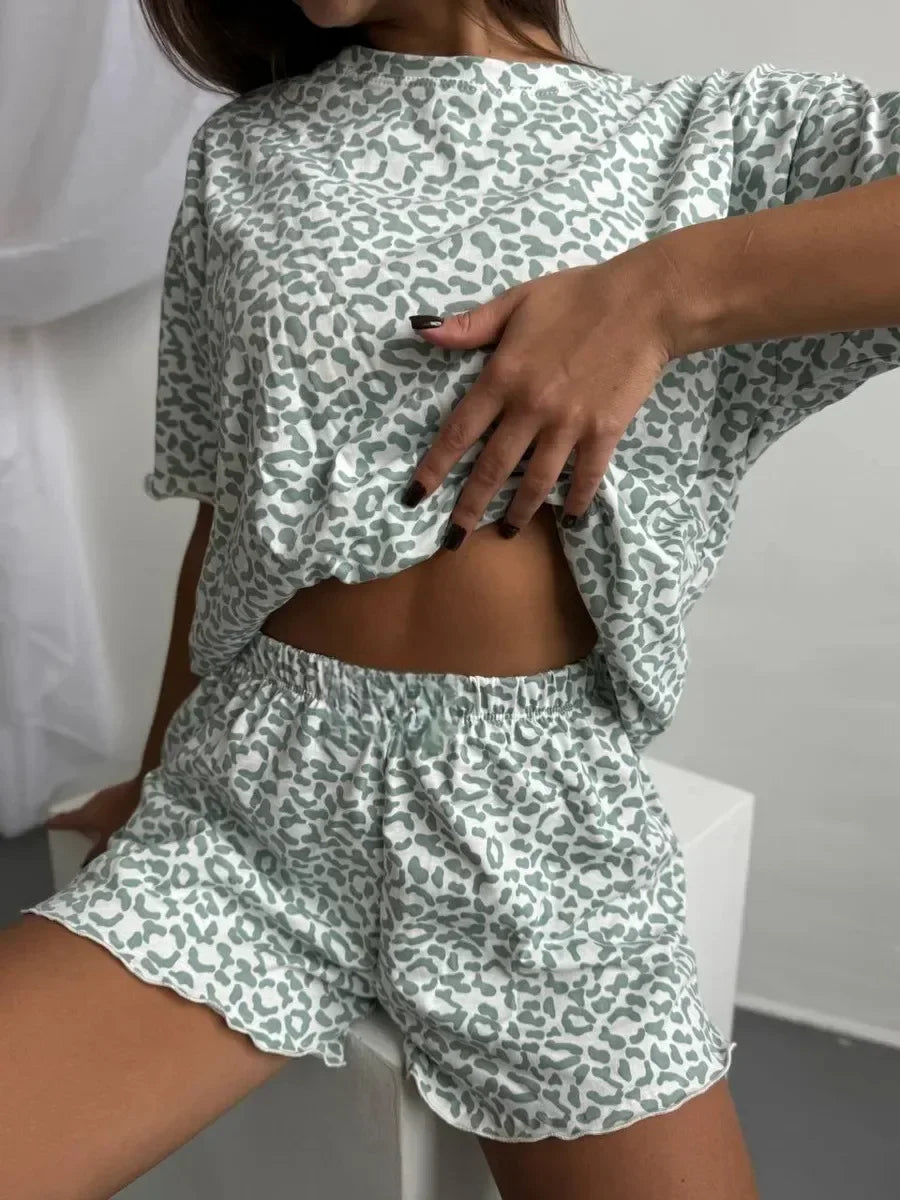 Fashion Leopard Print Sleepwear Women's Summer Pajamas Sexy Round Neck Short Sleeve Tops and Shorts Suit Pyjamas Homewear