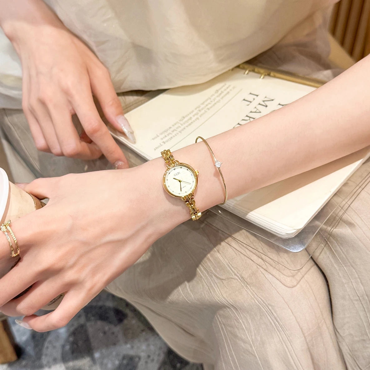 New Elegant Women's Watch Luxury Slim Gold Bracelet Watch Fashion Ladies Quartz Wristwatches Clock Gifts For Woman montre femme