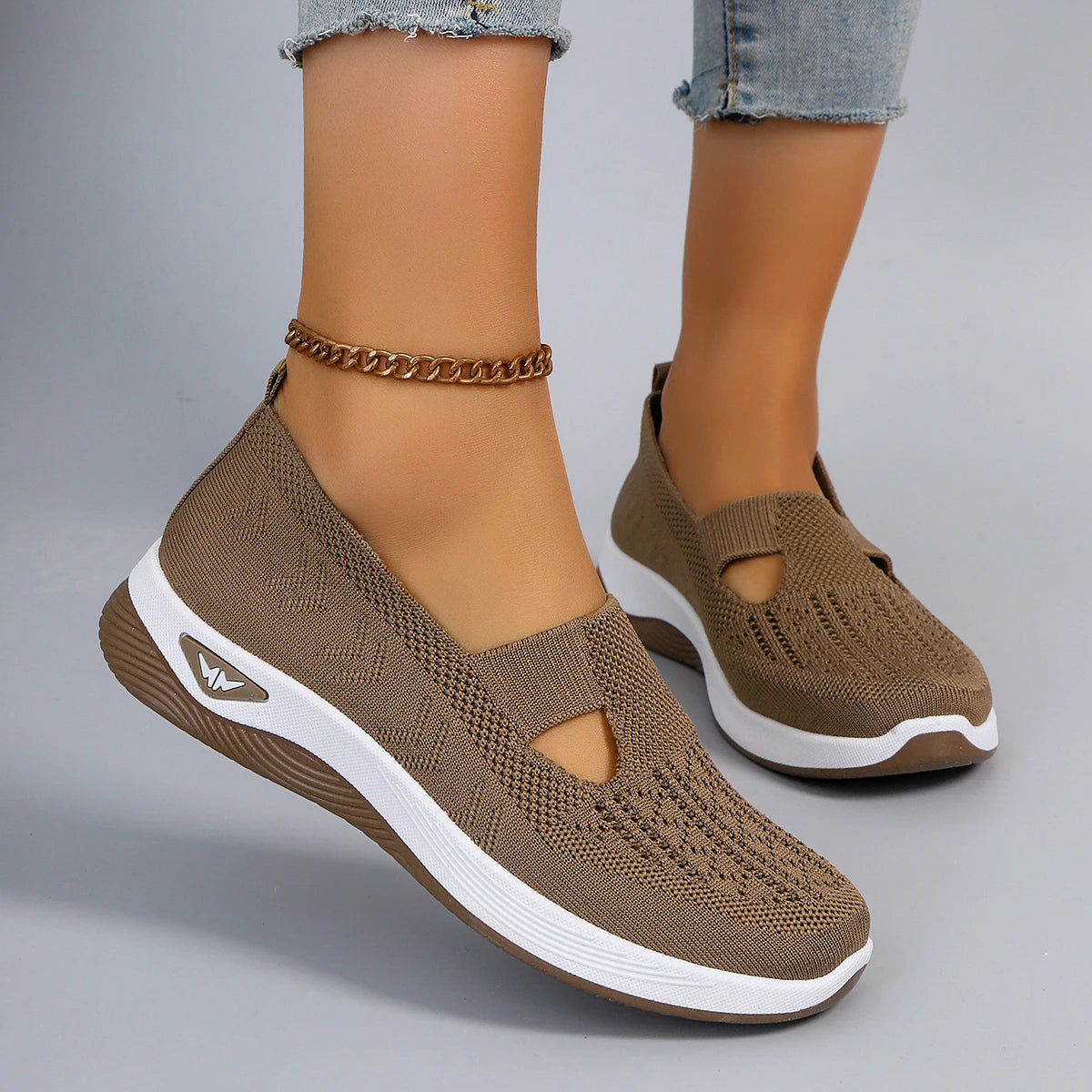 Spring new women's sports shoes, fashionable, breathable, lightweight, non-slip, wear-resistant, casual sports shoes, flat shoes Chocolate