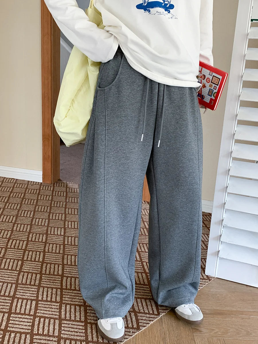 New relaxed and curved cut sports and casual wide leg pants for early autumn Badiee Stylez