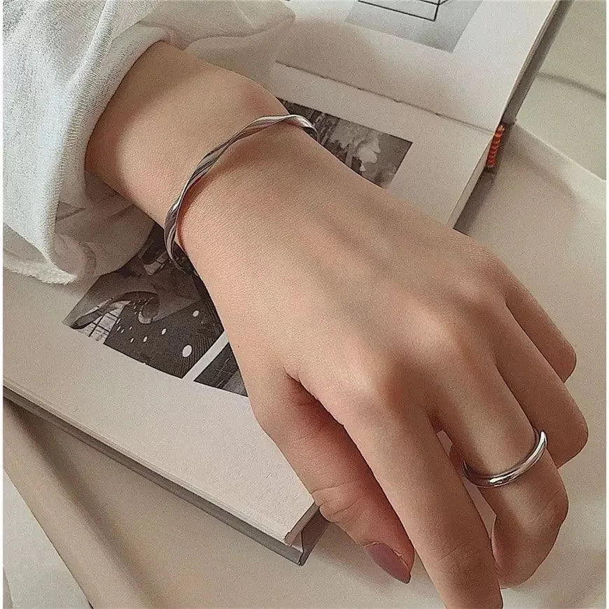 2025 New Fashion Creative Unique Design Style Minimalist Geometric Bending Shape Adjustable Bracelet, Suitable For Mothers to Se Badiee Stylez