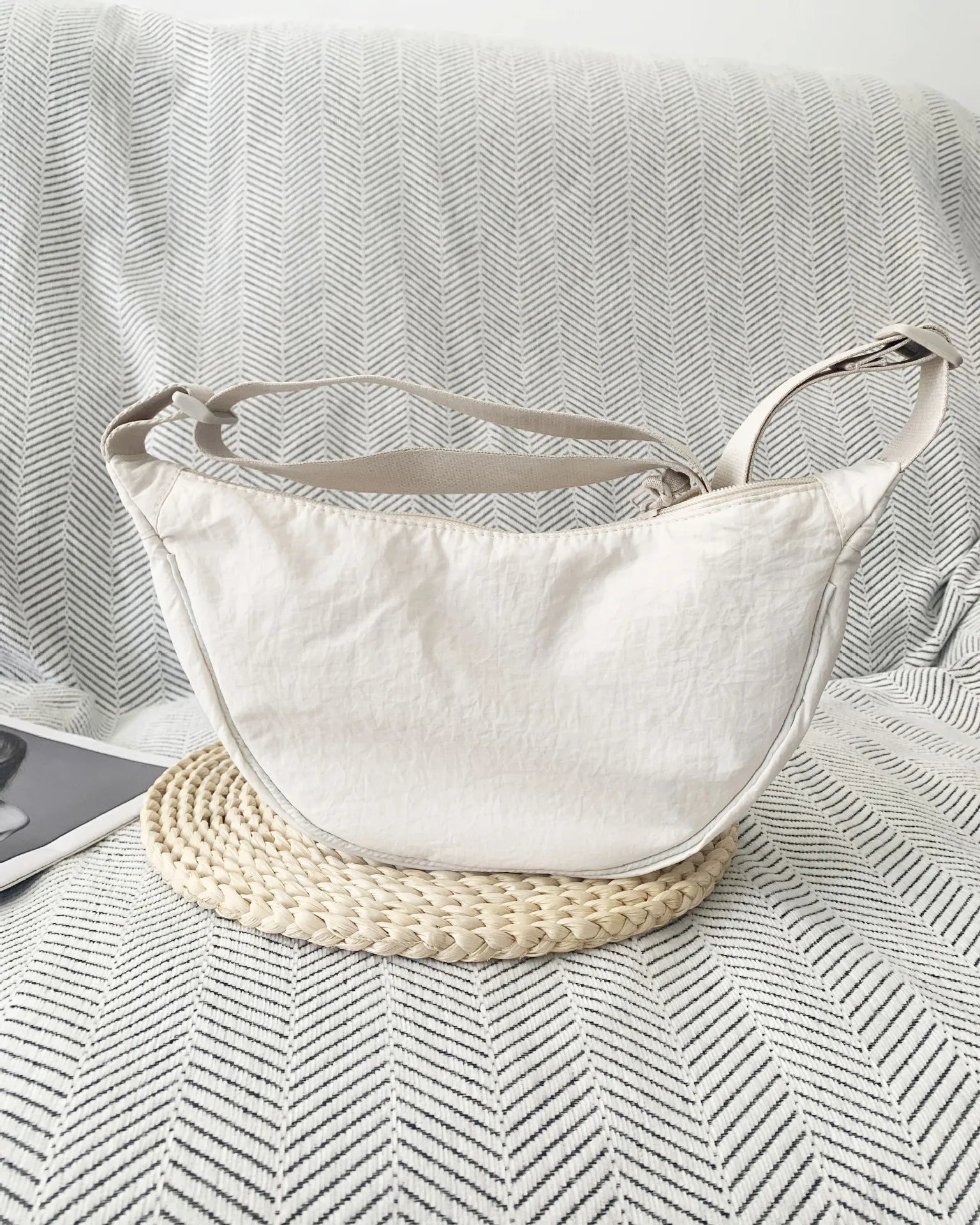 Casual Nylon Hobos Shoulder Bags for Women Lightweight Portable Ladies Crossbody Bag Simple Solid Color Female Handbags Purse