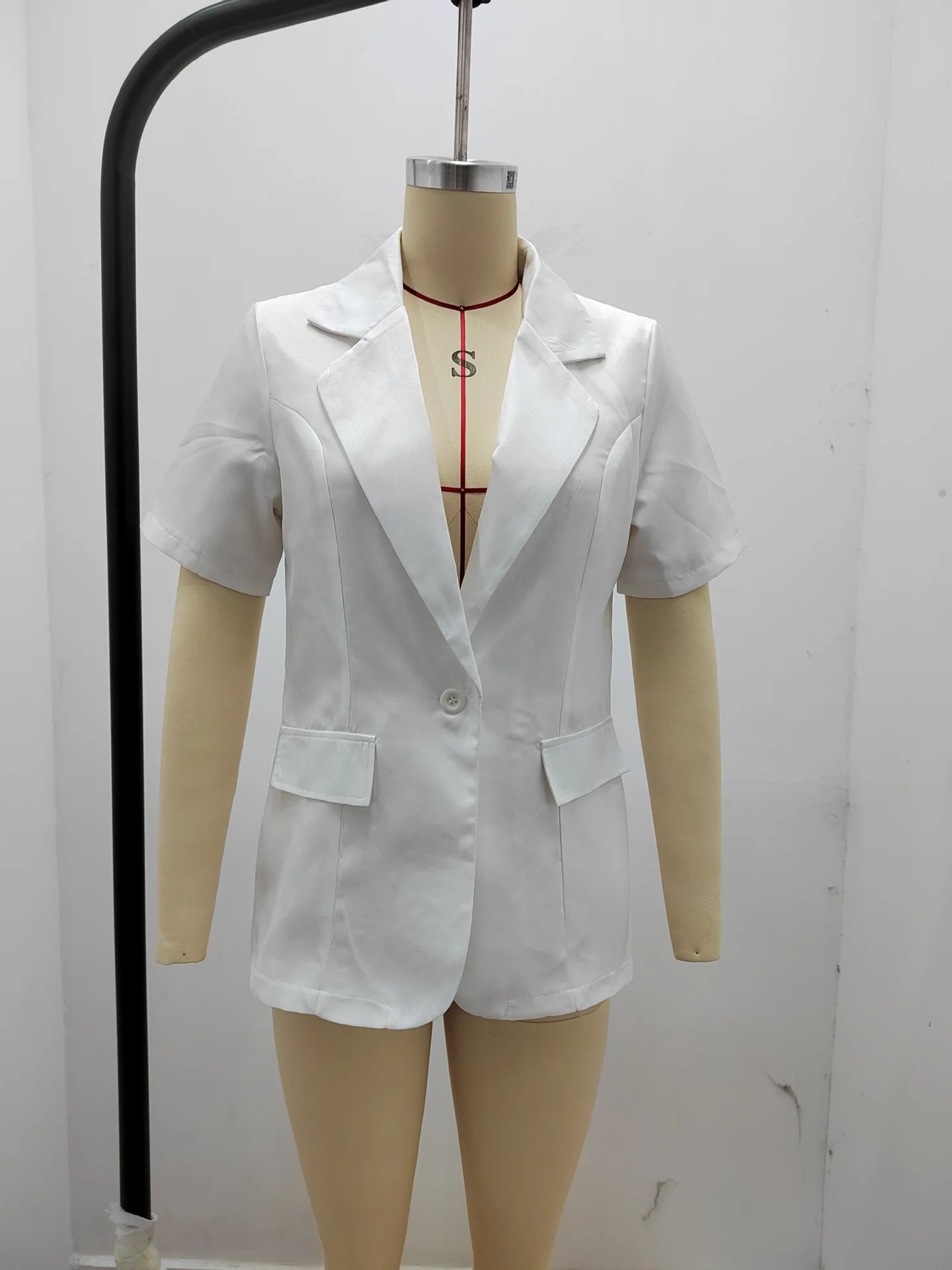 Summer women's temperament, fashionable and loose fitting small suit, European and American solid color suit collar, short sleev