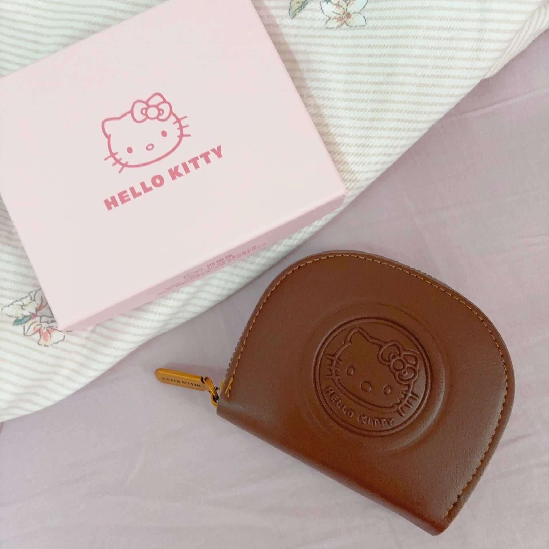 Kawaii Cartoon HELLO KITTY Retro Card Bag Girls Fashion Zipper ID Bag Storage Bag Lightweight Carrying Mini Wallet Women Gifts