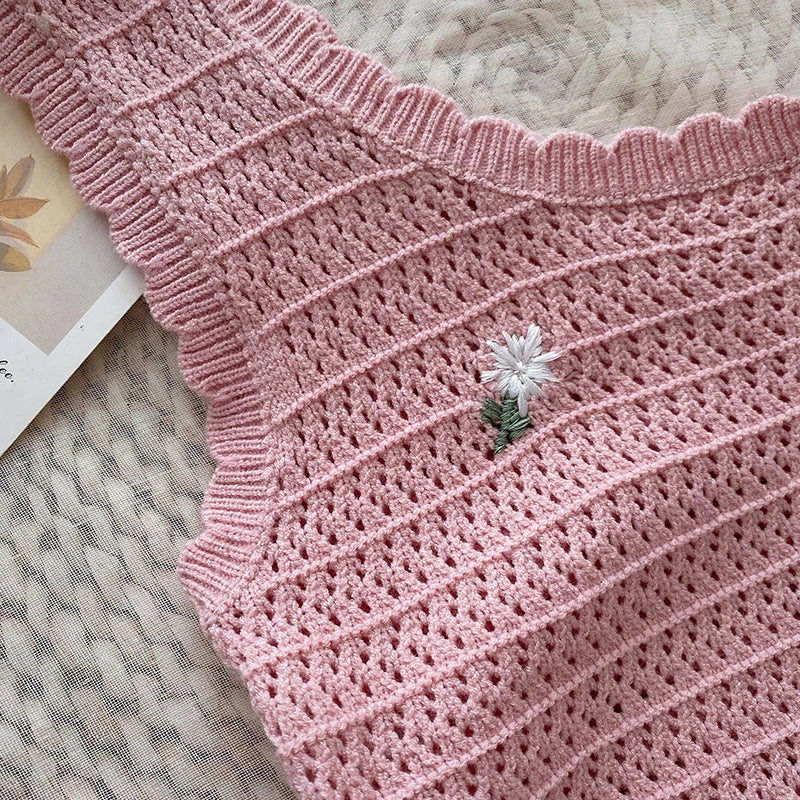 Women Summer Flower Embroidered Knit Tank Tops O-Neck Sleeveless Sweet Camisole Crochet Outer Wear Vintage Loose Inner Crop Tops