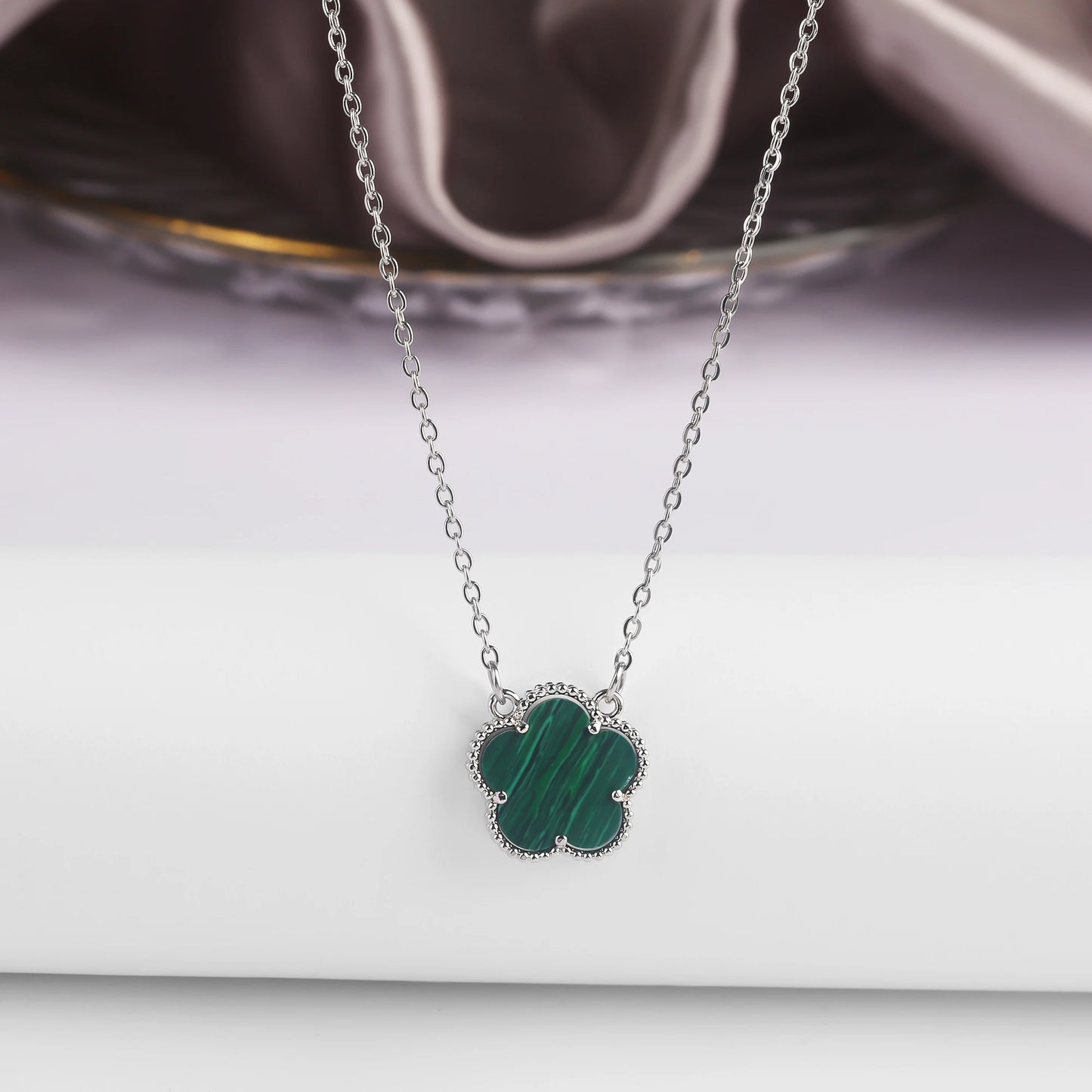 7 colors classic simple five-leaf flower pendant necklace natural stones clover Choker Chain for women party daily wear jewelry 11