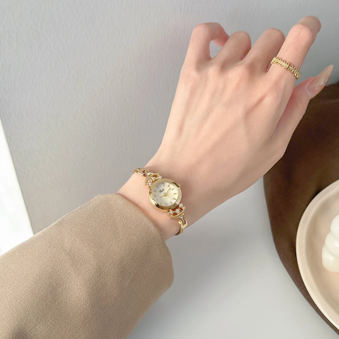 New Elegant Women's Watch Luxury Slim Gold Bracelet Watch Fashion Ladies Quartz Wristwatches Clock Gifts For Woman montre femme