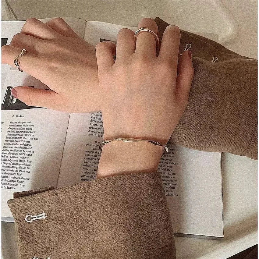 2025 New Fashion Creative Unique Design Style Minimalist Geometric Bending Shape Adjustable Bracelet, Suitable For Mothers to Se Badiee Stylez