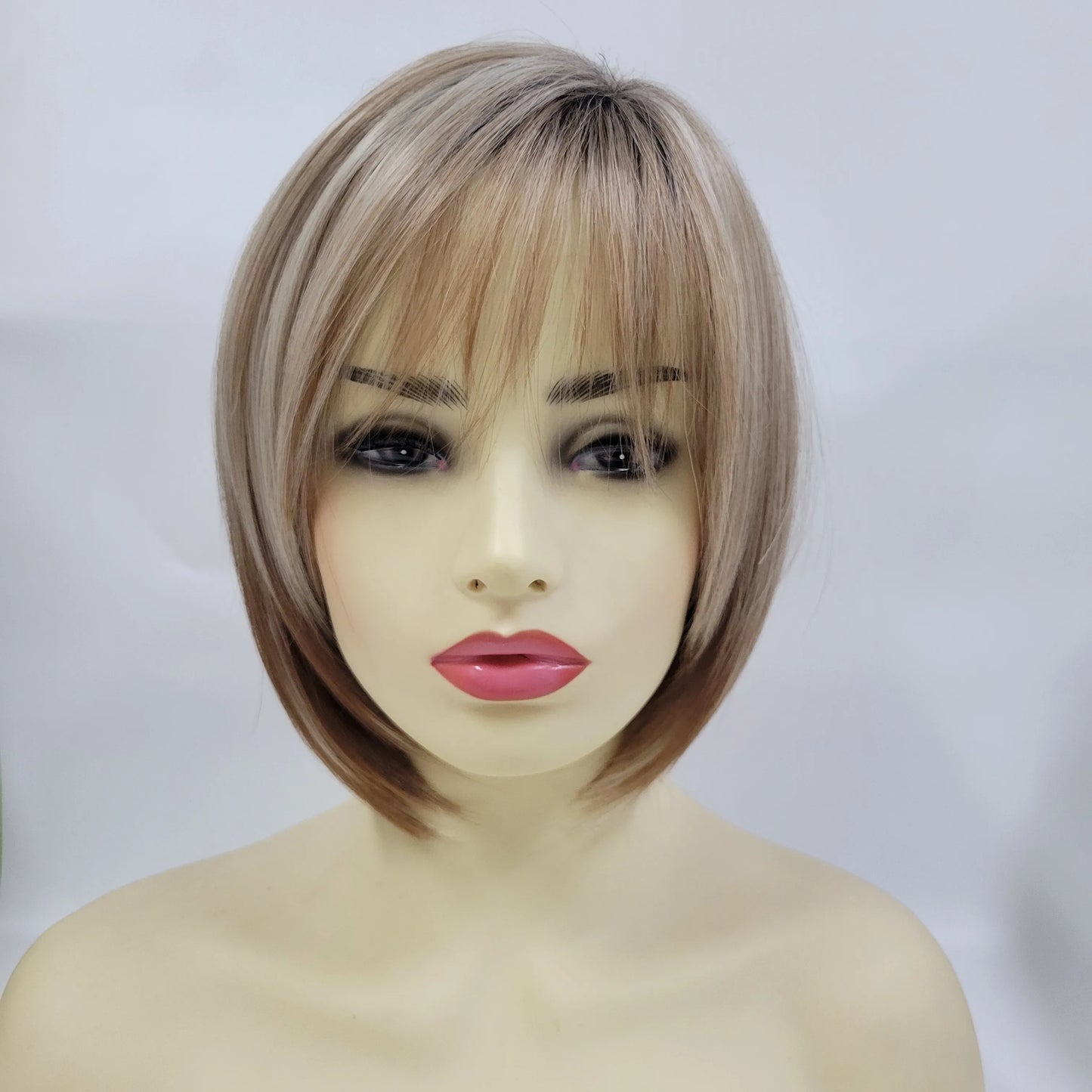 Women's Fashion Bob Hair Short Blonde Bob Wigs with Bangs Black Roots Straight Synthetic Ombre Hair Party Wig for Lady