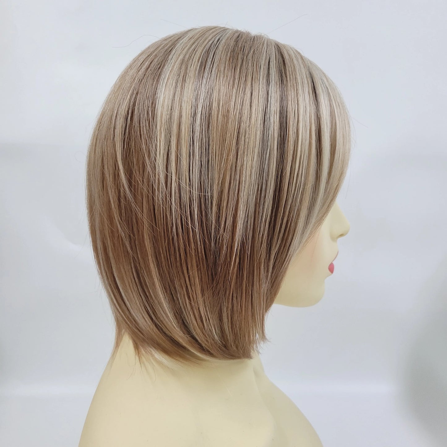 Women's Fashion Bob Hair Short Blonde Bob Wigs with Bangs Black Roots Straight Synthetic Ombre Hair Party Wig for Lady