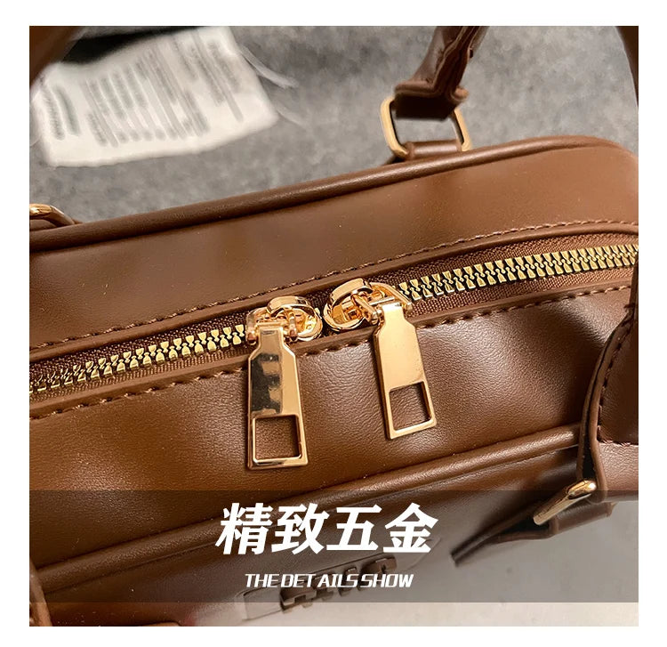 Luxury high-end designer portable bowling bag female 2025 new autumn and winter fashion all-match messenger bag small square bag