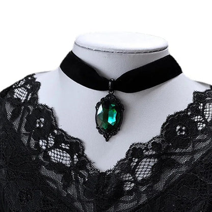 Gothic Venom Crystal Cameo Necklace For Women Fashion Witch Jewelry Accessorie Gift Goth Alternative Green Crystal Velvet Choker