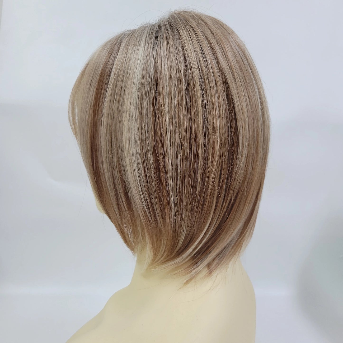 Women's Fashion Bob Hair Short Blonde Bob Wigs with Bangs Black Roots Straight Synthetic Ombre Hair Party Wig for Lady