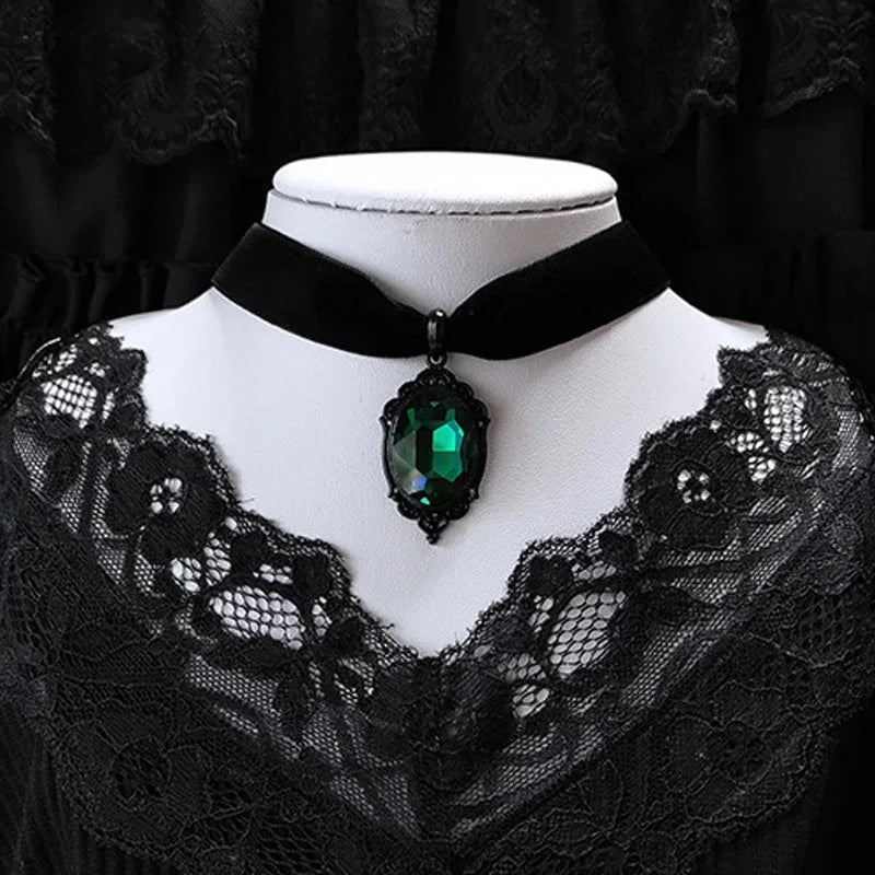 Gothic Venom Crystal Cameo Necklace For Women Fashion Witch Jewelry Accessorie Gift Goth Alternative Green Crystal Velvet Choker 1
