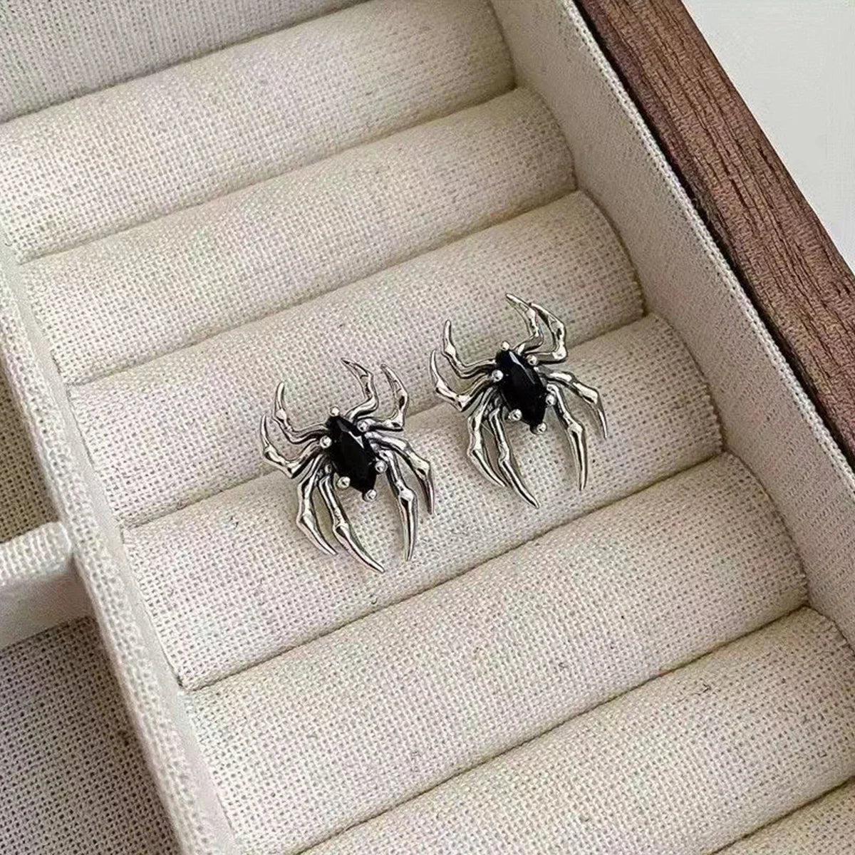 Punk Stainless Steel Spiders Stud Earrings Black Earrings for Men and Women Vintage Hip Hop Rock Piercing Ear Jewelry