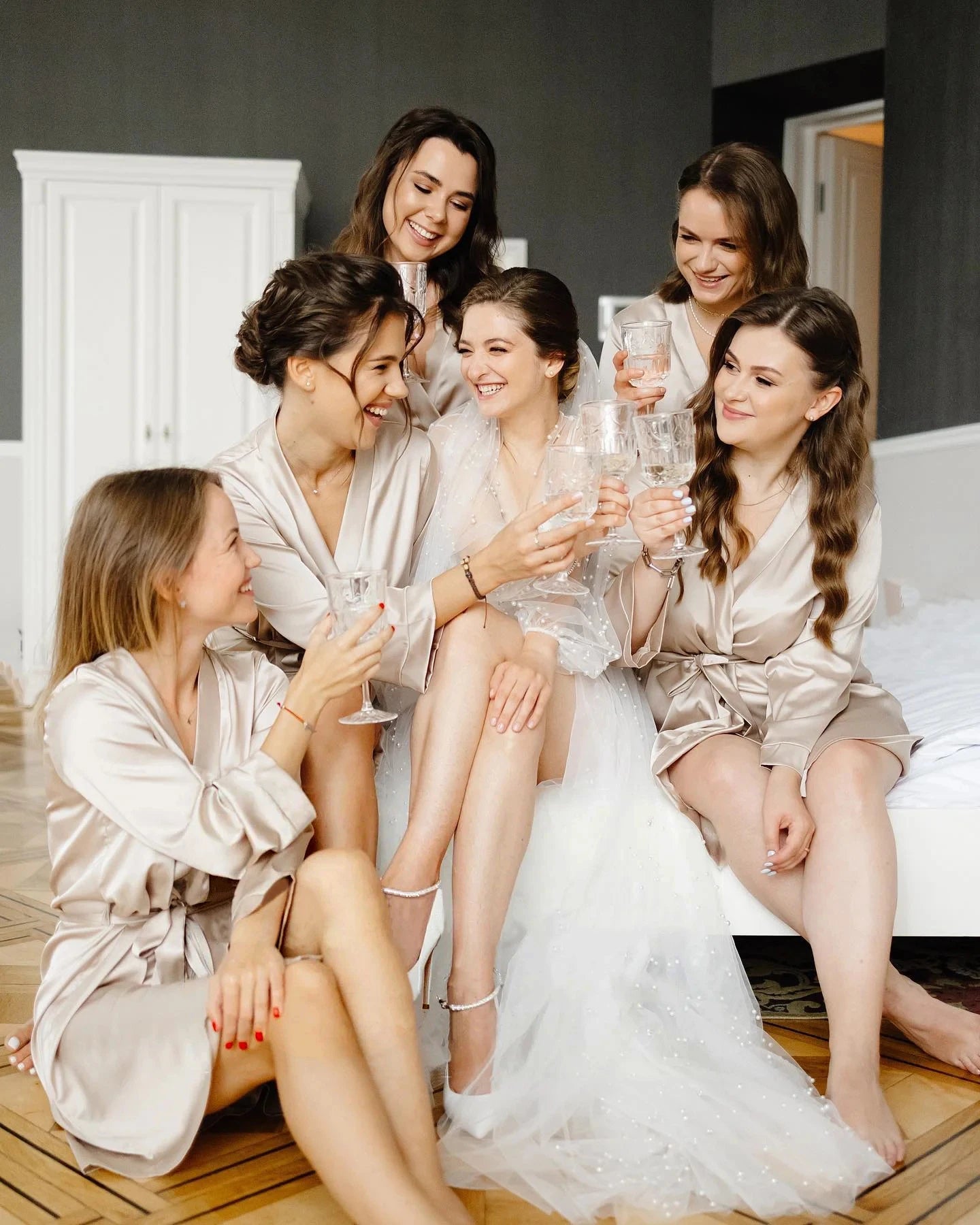 Pearl Robe For Women Long Sleeve Wedding Morning Robe Party Shawl Floor-Length Bridal Cape Sexy pearl robe Lantern Sleeve