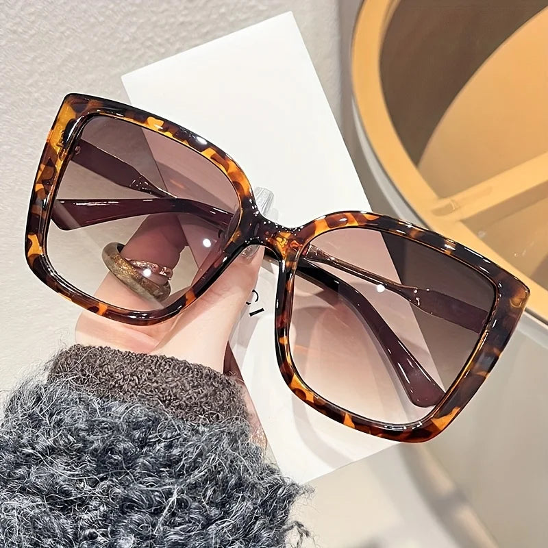 1pc Women's Large Square Frame Fashion Sunglasses - Stylish Gradient Purple Lens with Tortoiseshell Pattern Badiee Stylez