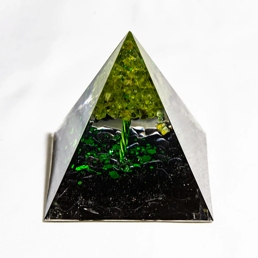 Natural Crystal Energy Generator Pyramid Peridot Amethyst Reiki Healing Chakra Resin Pyramid Egyptian Decor Room Decoration 1pc