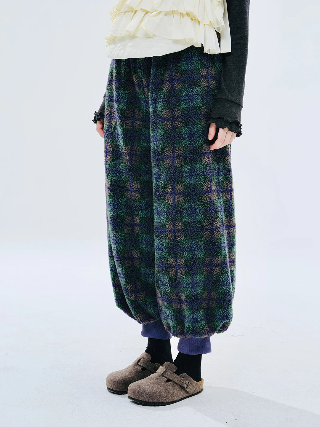 imakokoni2023 autumn and winter original green plaid lamb wool shrink pants 234408 Badiee Stylez