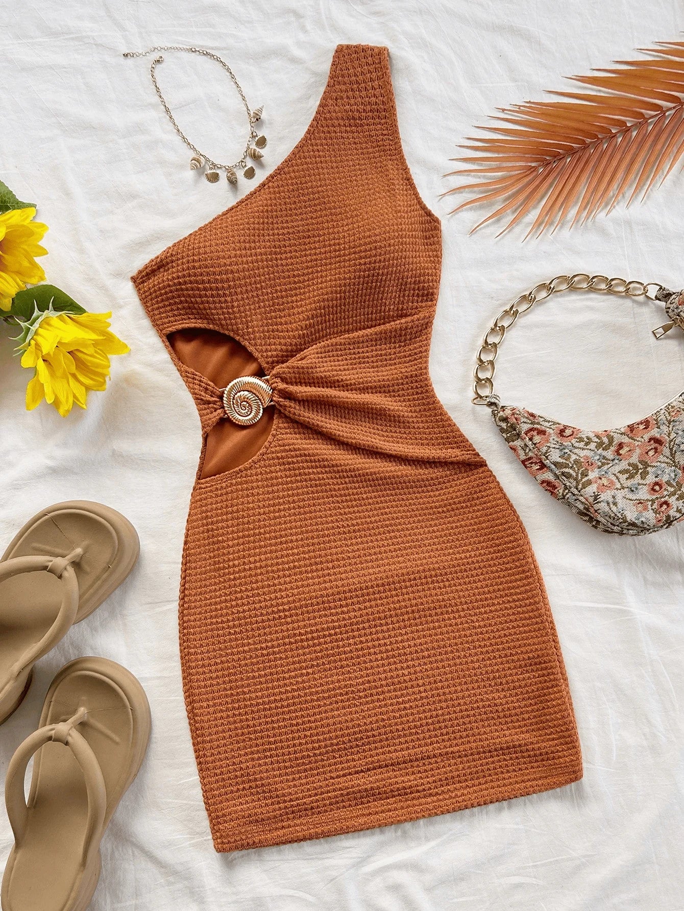 This elegant off-the-shoulder, hollowed-out metal buckle dress exudes a sense of sophistication and slimming. It's a pure and se