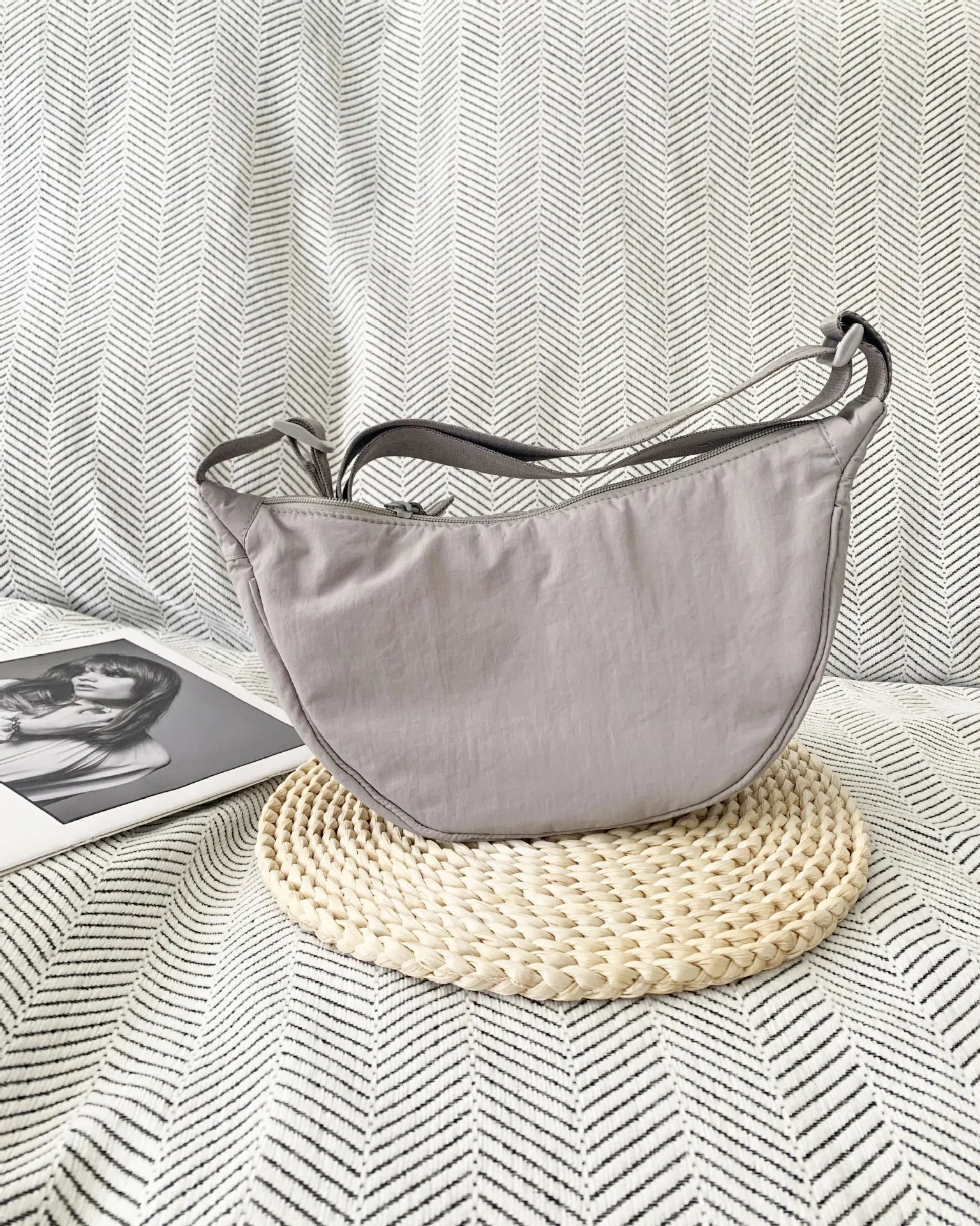 Casual Nylon Hobos Shoulder Bags for Women Lightweight Portable Ladies Crossbody Bag Simple Solid Color Female Handbags Purse