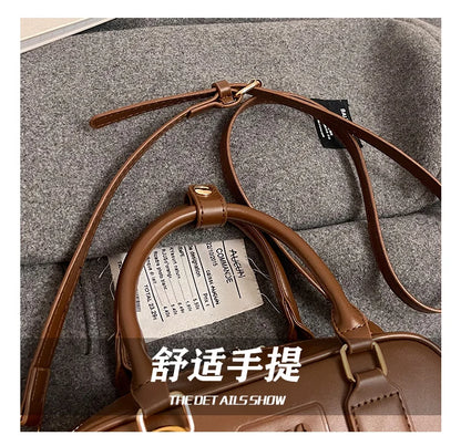 Luxury high-end designer portable bowling bag female 2025 new autumn and winter fashion all-match messenger bag small square bag