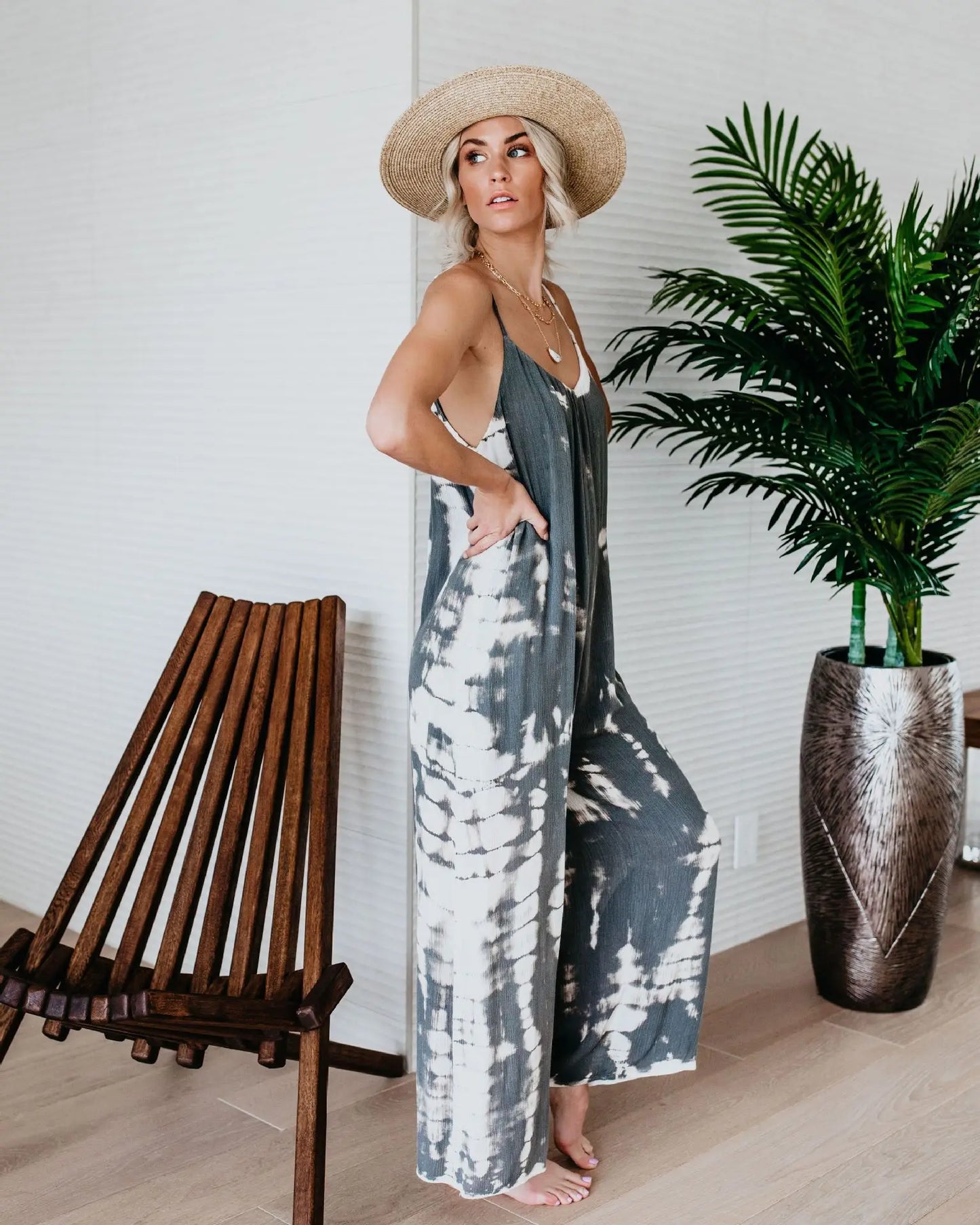 Women's jumpsuit 2023 new women's clothing wholesale Russian European and American suspender sexy wide leg pants Badiee Stylez