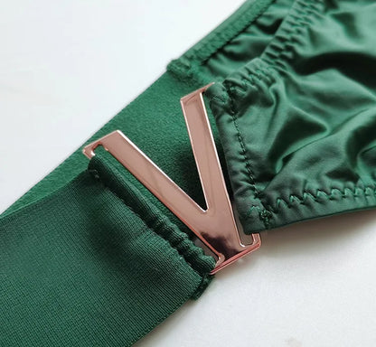 Europe and the United States sexy V-shaped metal thong sports hip lift low waist high fork T pants women thong lingerie cute