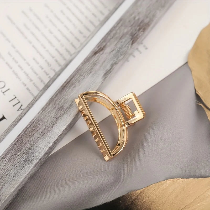 Fashion Simple Non Slip Mini Hollow Heart Metal Hair Claw Clips Gold Geometric Bangs Barrettes Hair Jaws For Women Girls Daily Half Circle