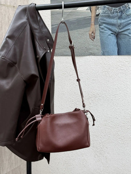 Ladies' New Premium Full-Grain Wrinkled Leather Crossbody Bag - Women's Chic Shoulder Commuter Bag with Organizer Pockets dark brown 28 x 10 x 19 cm