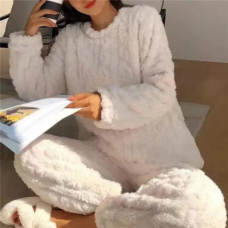 Soft Coral Velvet Jacquard Warm Pajama Set for Women Cozy Loungewear Outerwear for Winter Christmas Back to School Gift ﻿