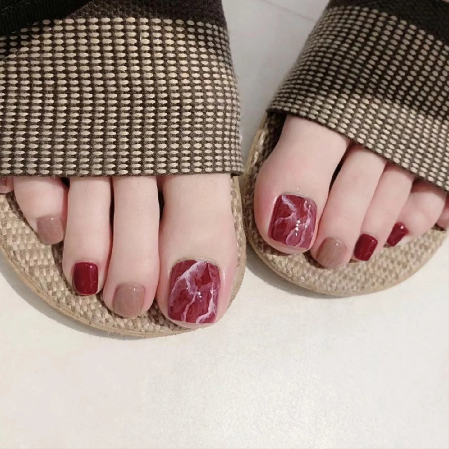 24pcs Black False Toenails Solid Color Glossy Fake Toenails Wearable Full Cover Ins Square Press on Toenail Patch for Girl Women 3 CHINA