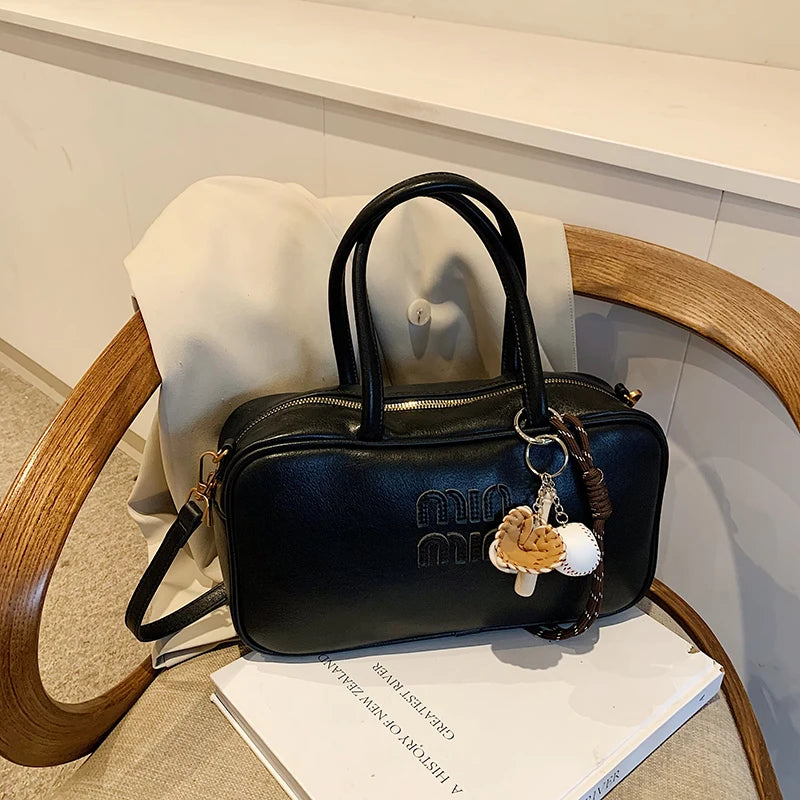 2025 new high-end luxury designer Boston handbag female niche retro fashion all-match pillow bag shoulder messenger bag trend Black PU CHINA